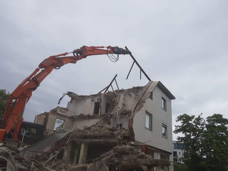 Abbruch eines ehemaligen Bürogebäudes