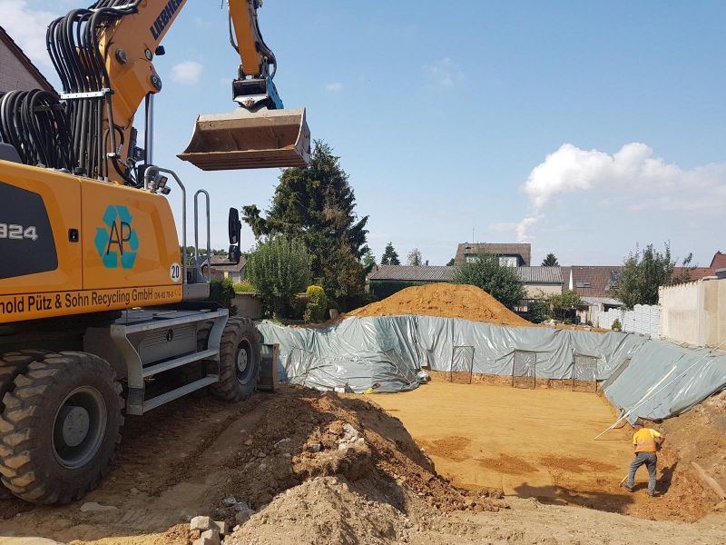 Erdarbeiten für ein Wohnhaus mit Keller